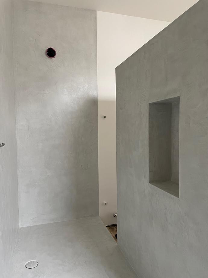 Mortex, vloer op Tricoya douche element